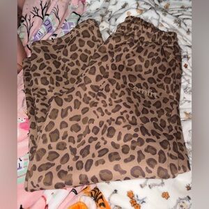 Comfrt XL Leopard Print wide leg Joggers